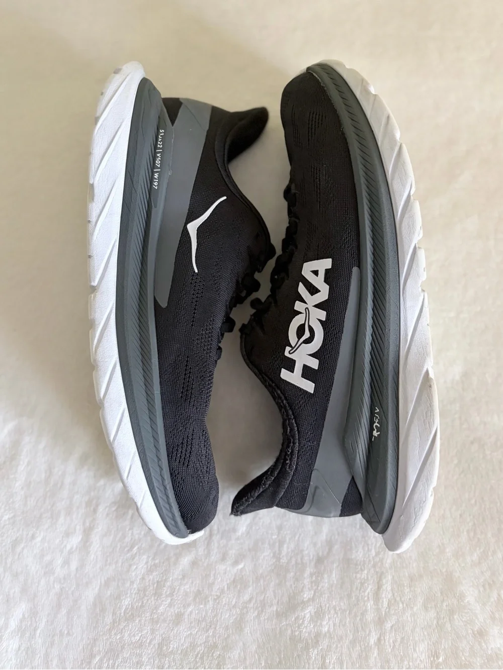 Hoka Mach 4 Black and White Running Sneakers Sz 9.5‎